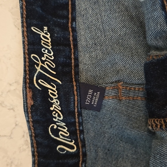 Universal Thread Blue Jean Shorts Distressed Raw Hem - Picture 2 of 5